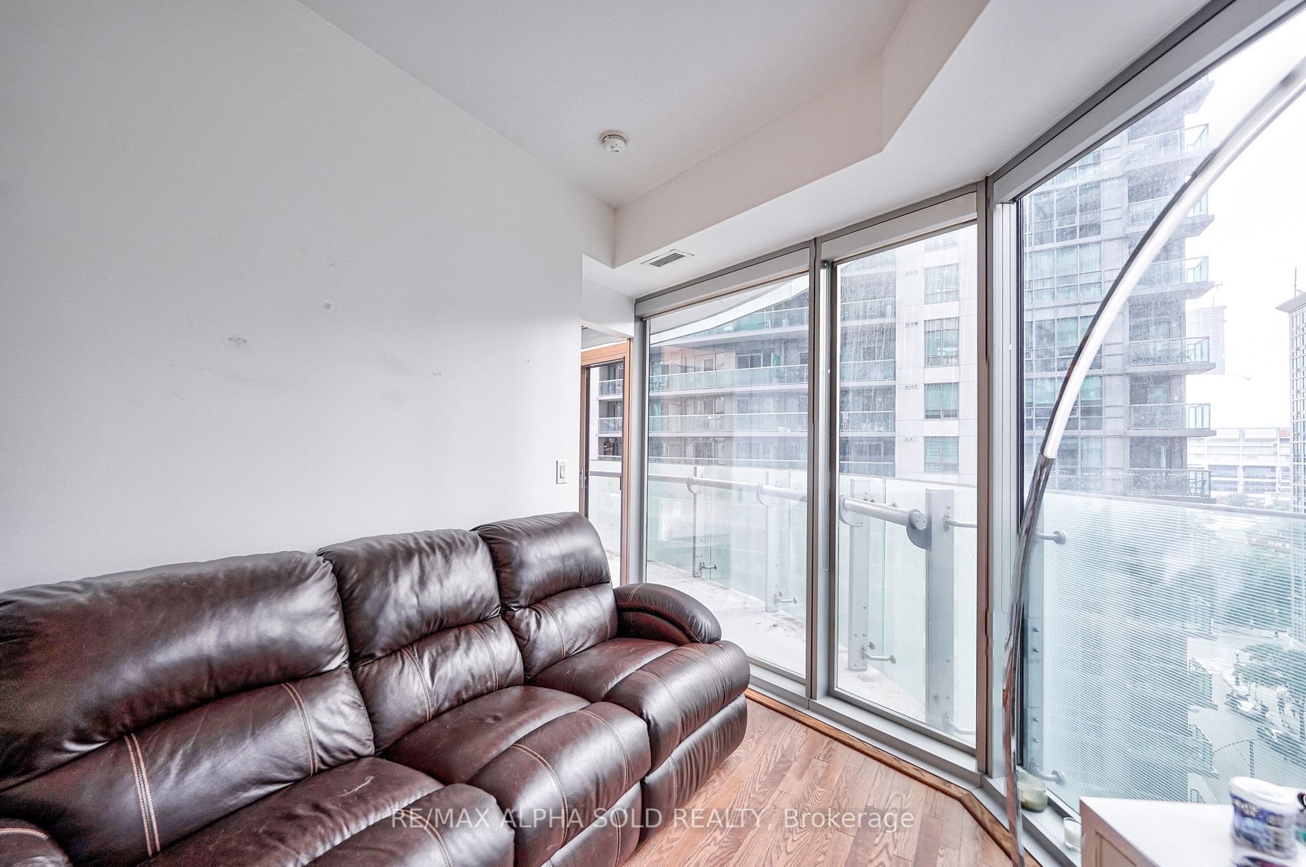 12 York St, #707