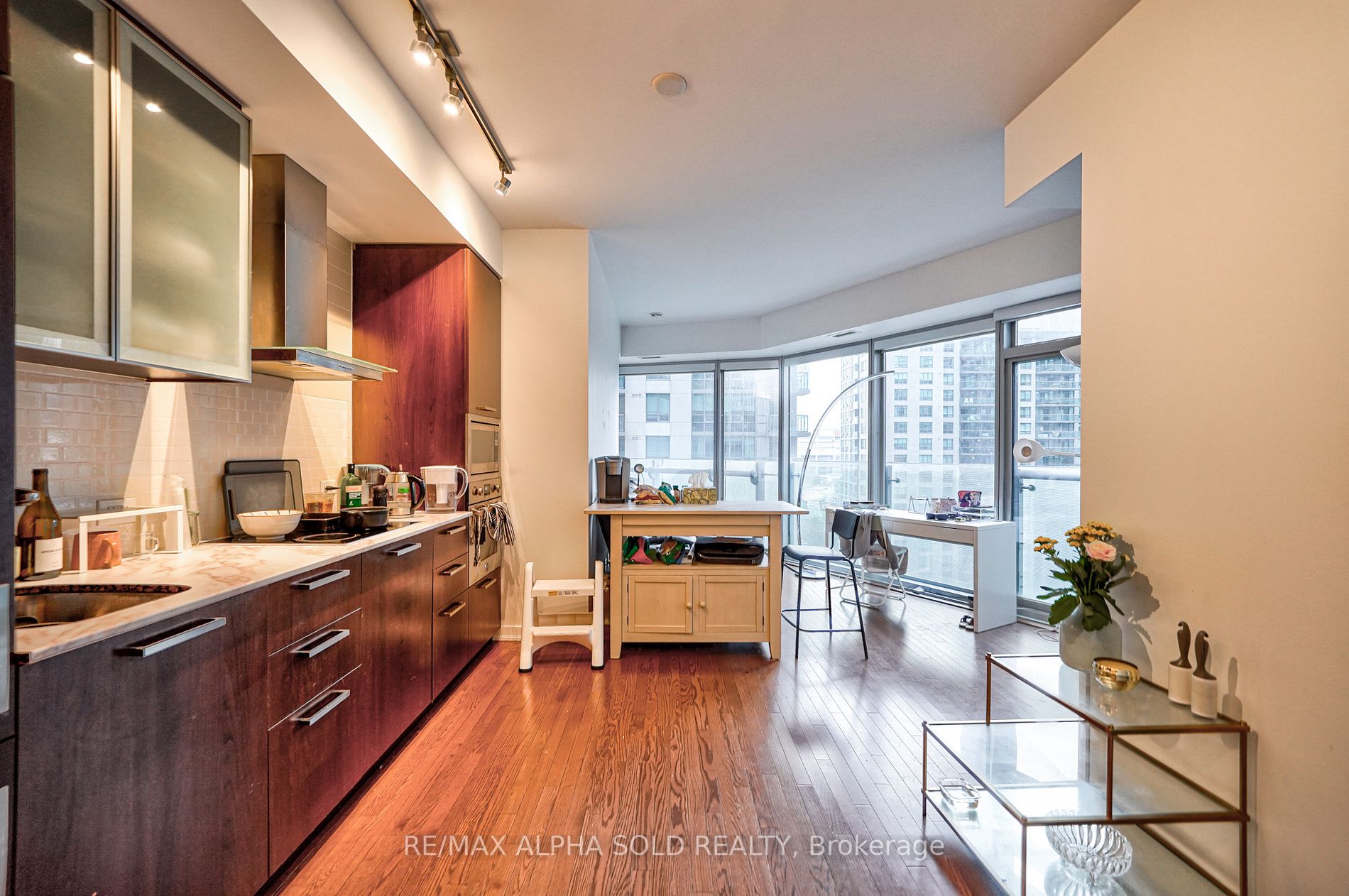 12 York St, #707