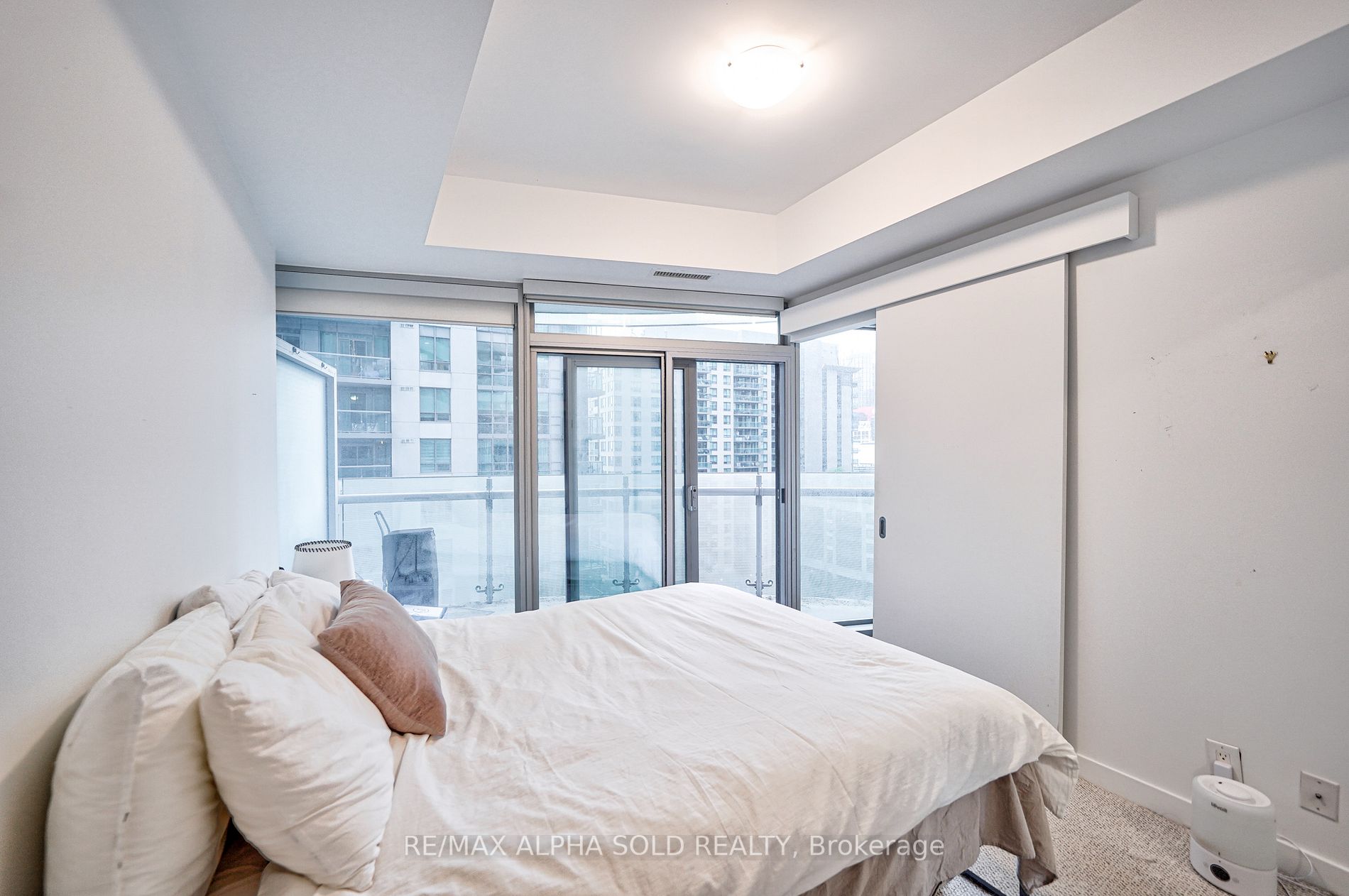 12 York St, #707