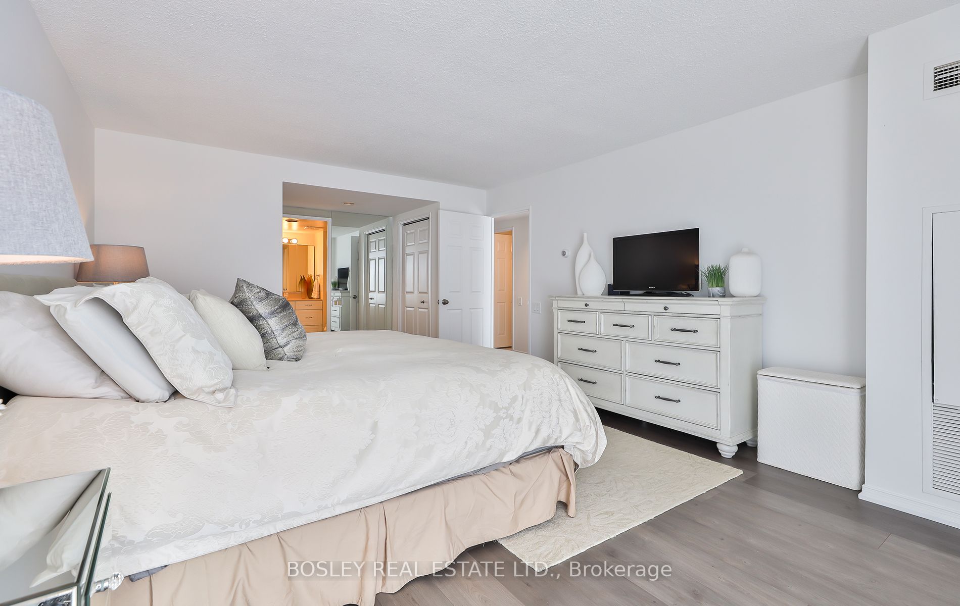 1 Concorde Place, #2302