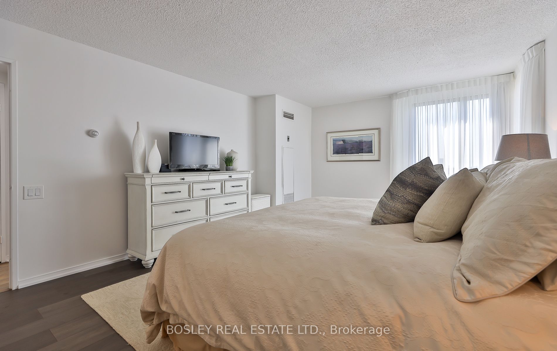 1 Concorde Place, #2302