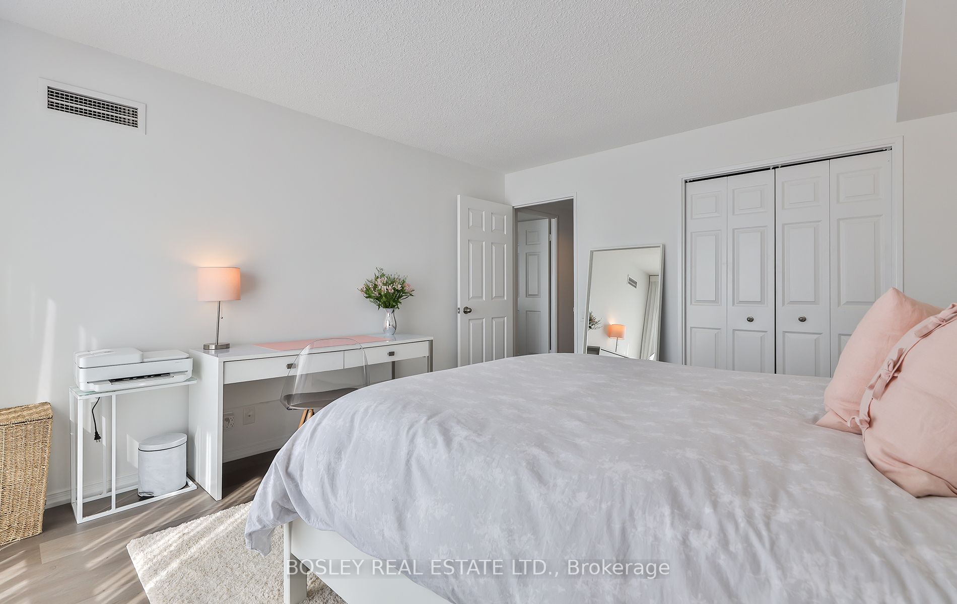 1 Concorde Place, #2302