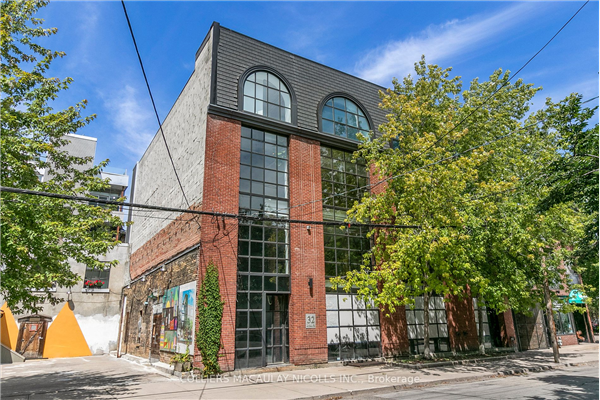 32 Britain St
