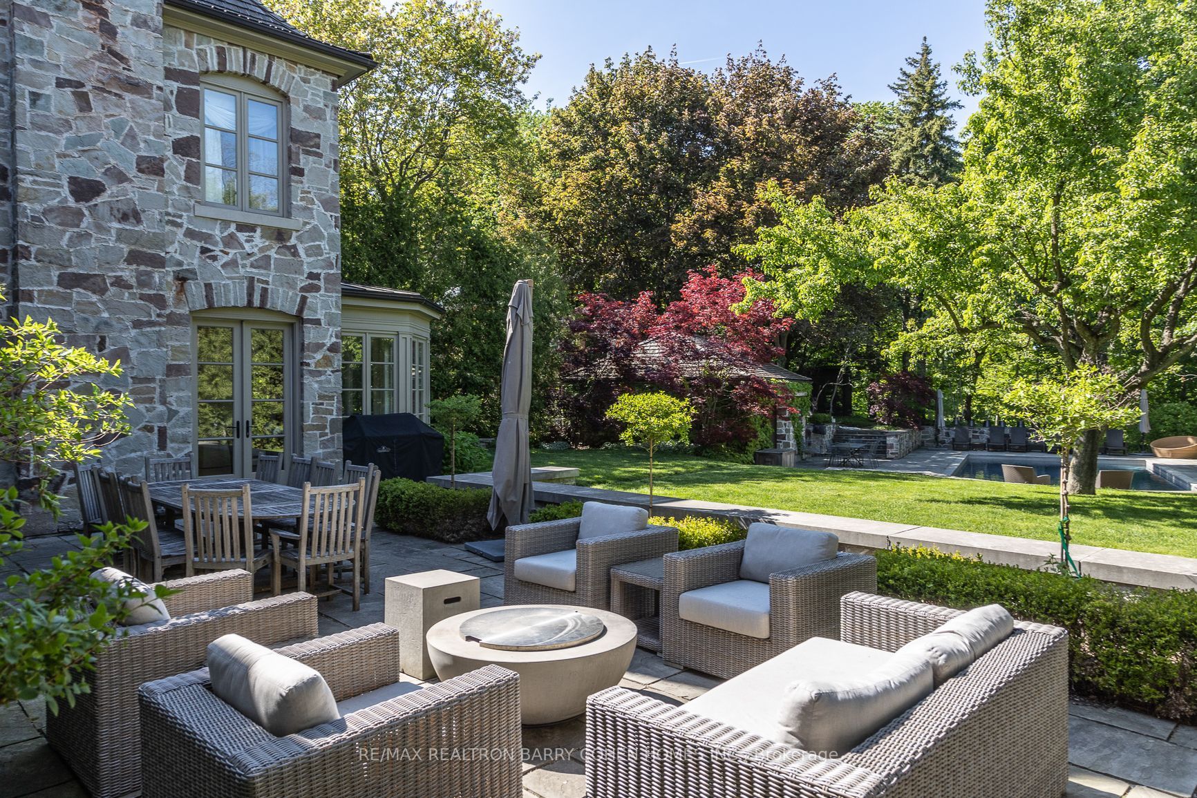 102 Sandringham Dr
