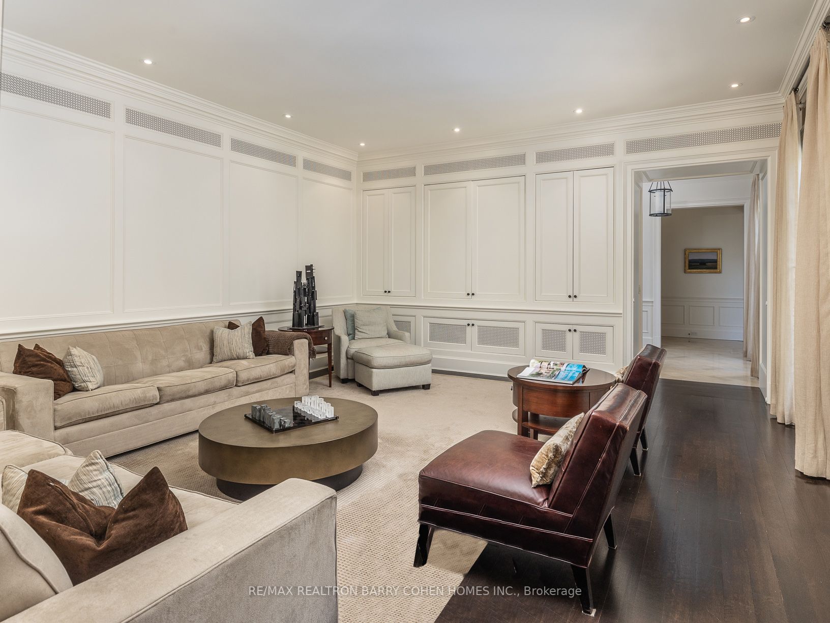 102 Sandringham Dr