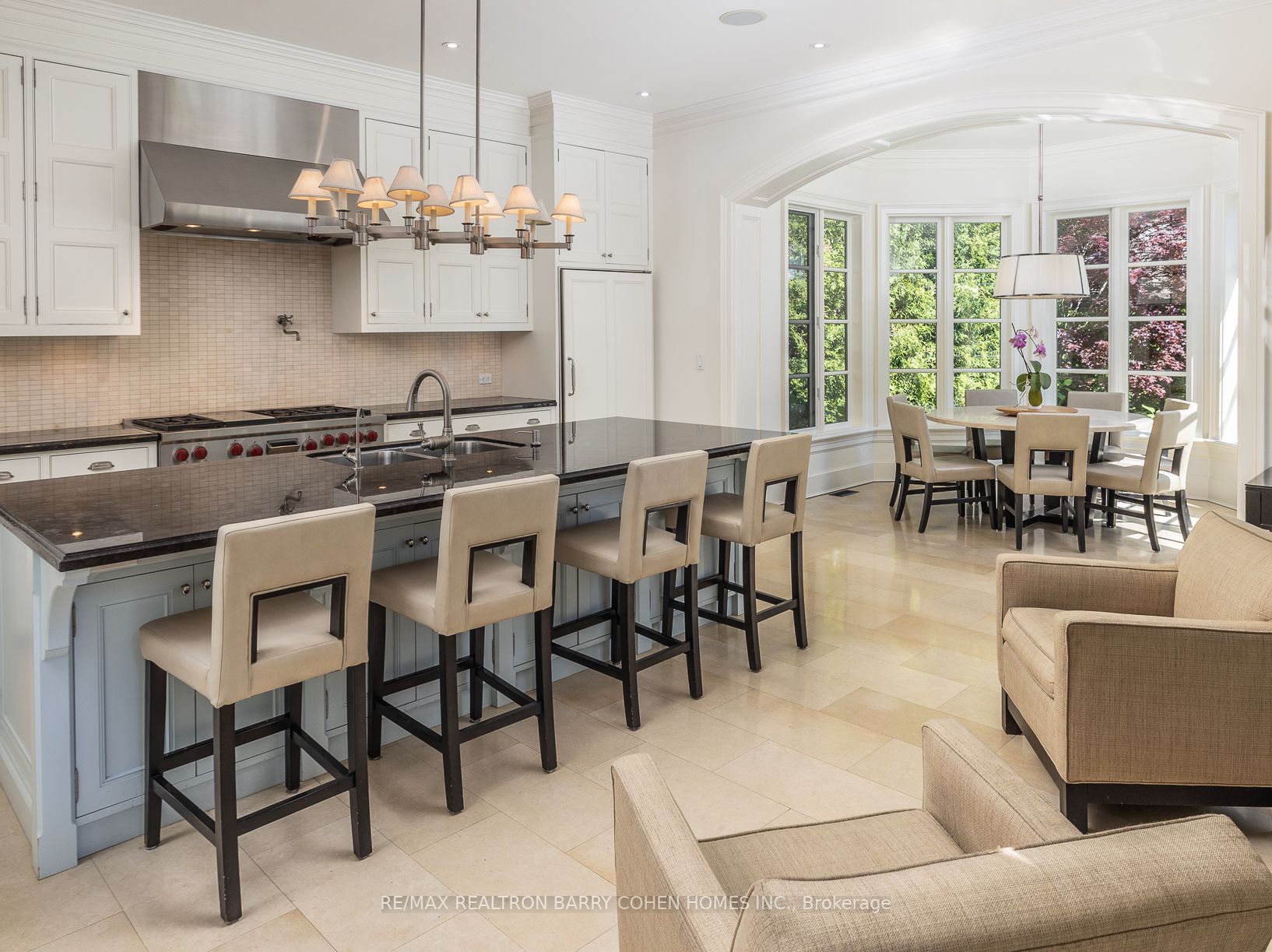 102 Sandringham Dr