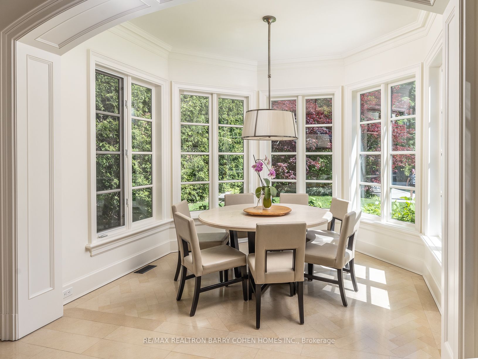 102 Sandringham Dr