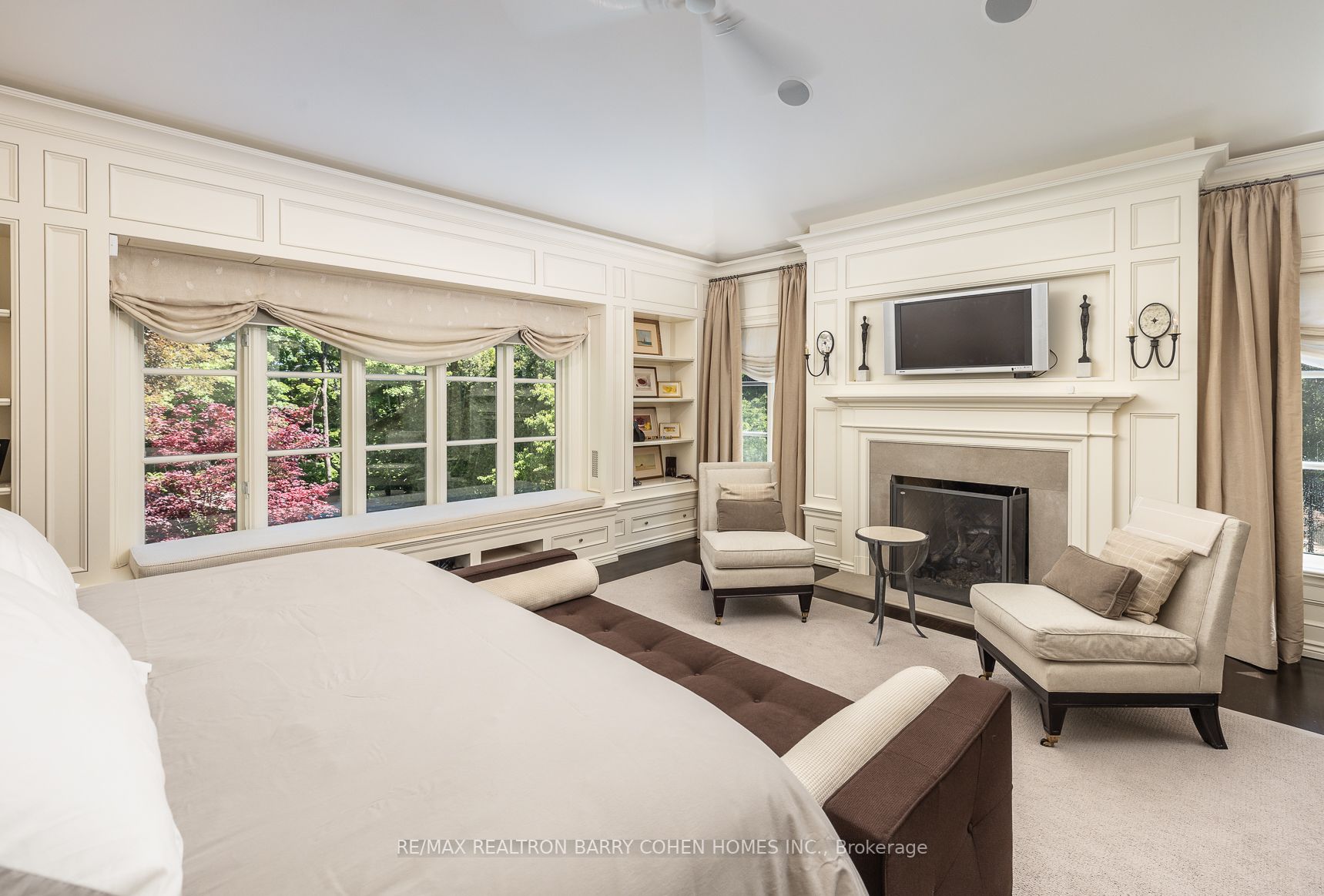 102 Sandringham Dr