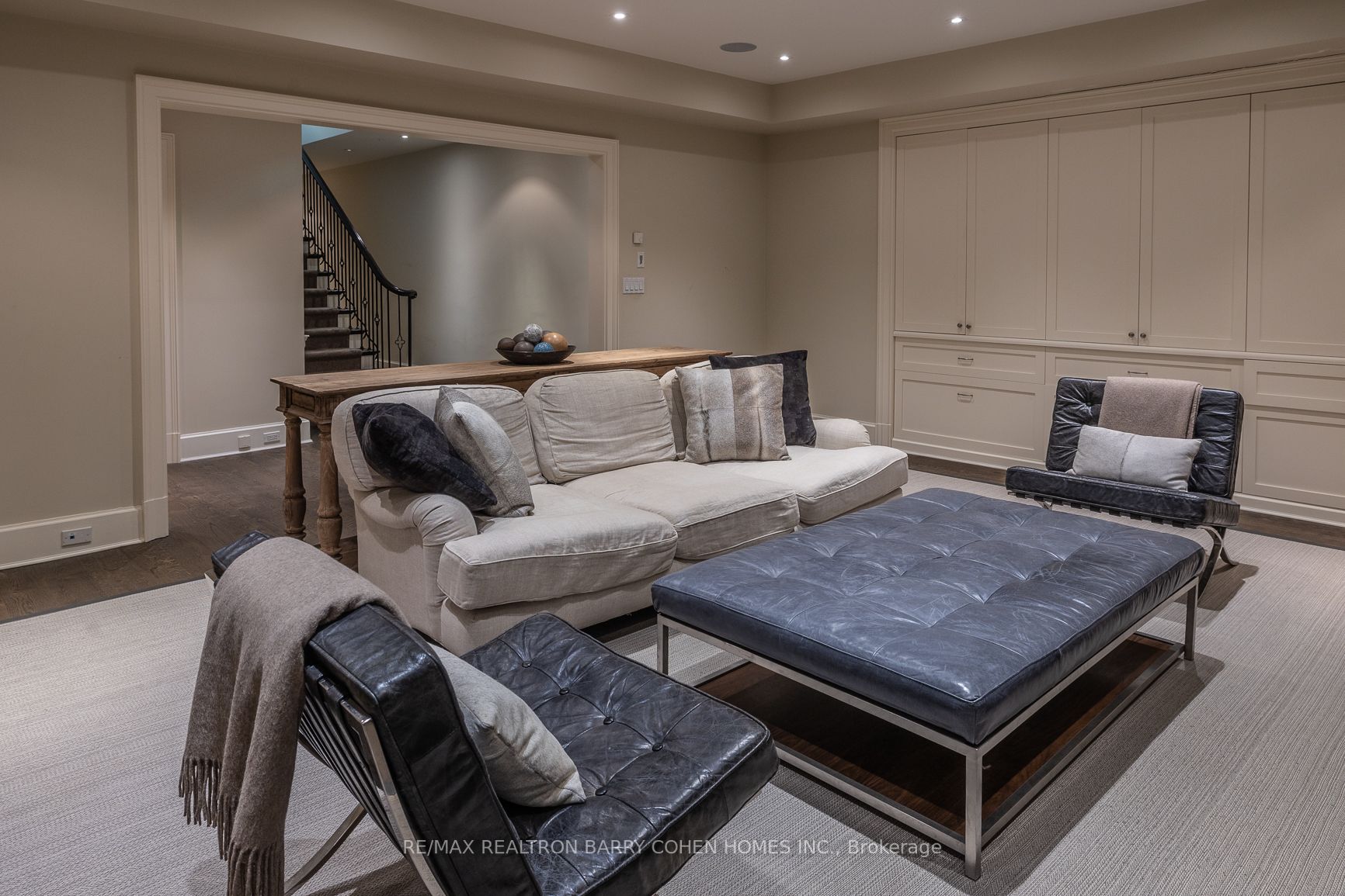 102 Sandringham Dr