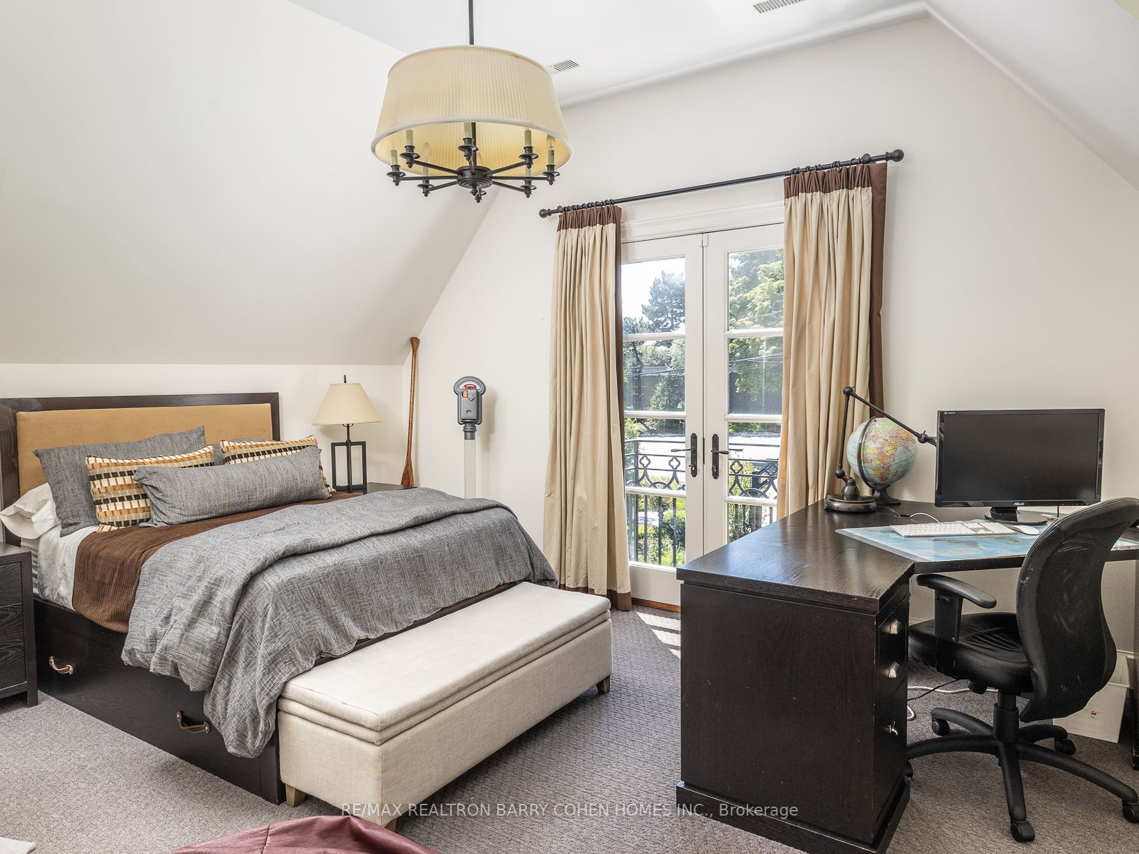 102 Sandringham Dr
