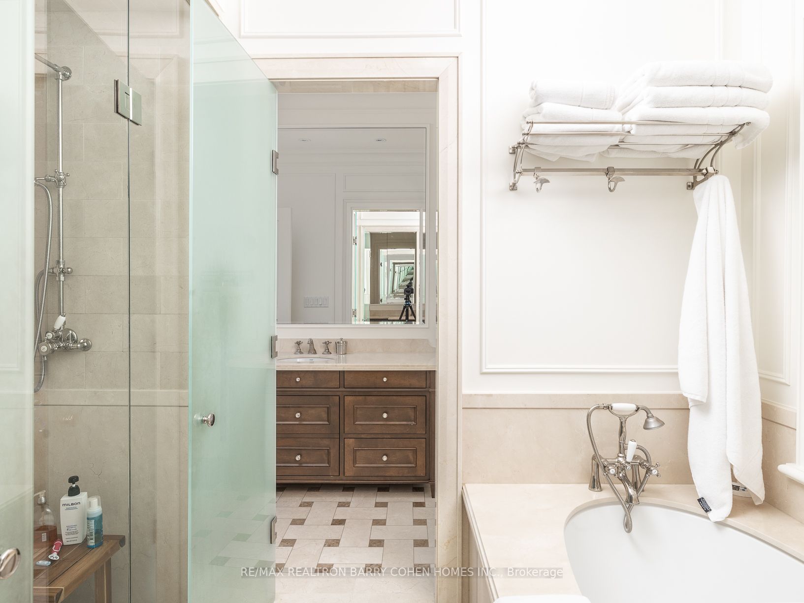 102 Sandringham Dr