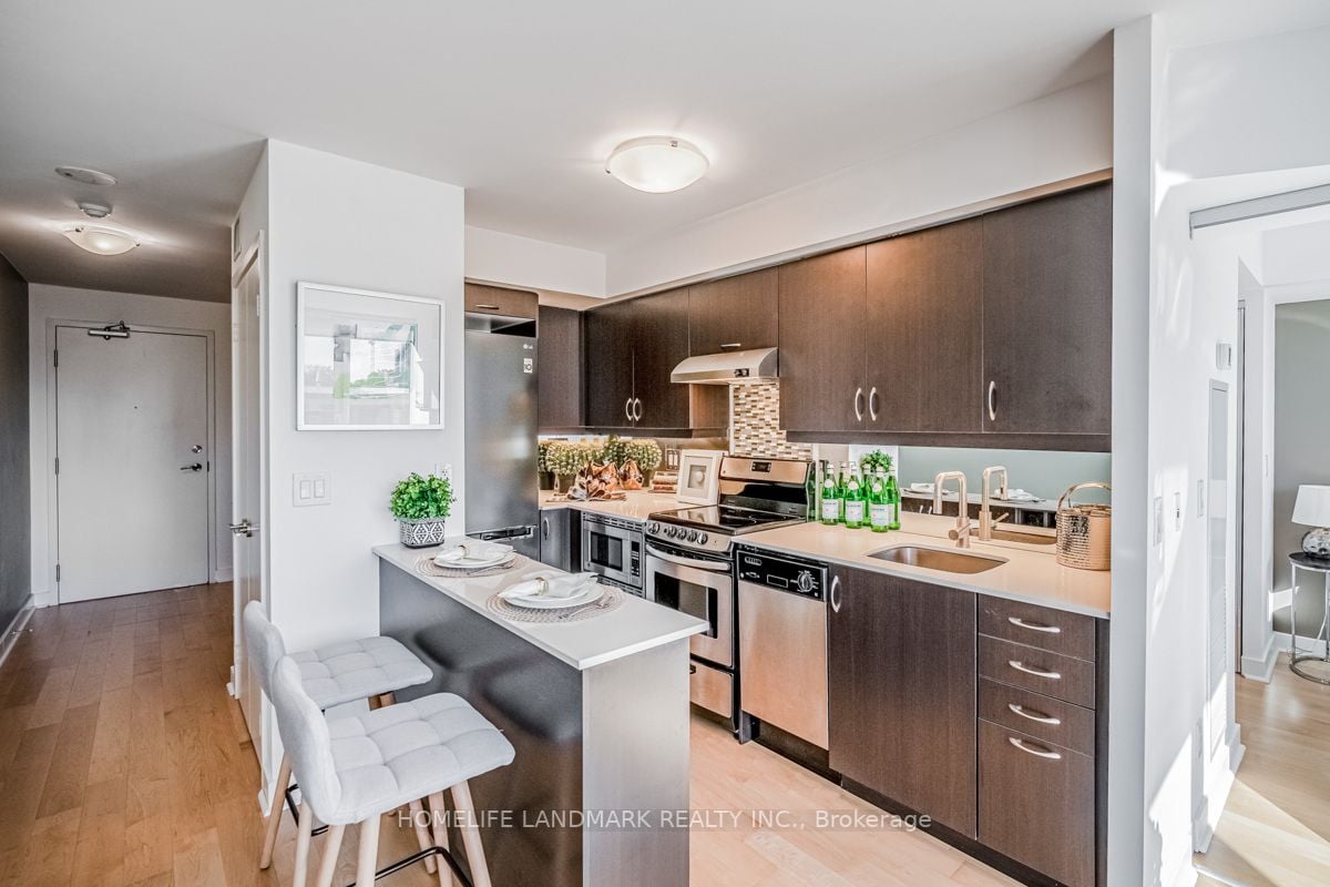 320 Richmond St E, #317