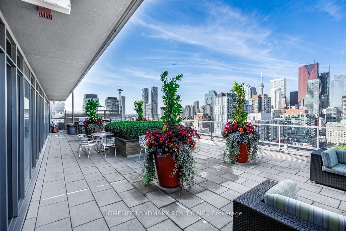 320 Richmond St E, #317