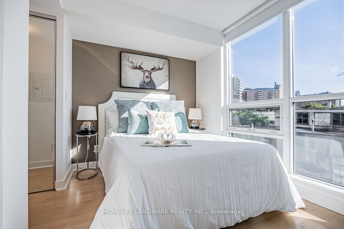 320 Richmond St E, #317