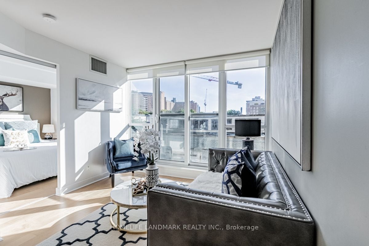 320 Richmond St E, #317