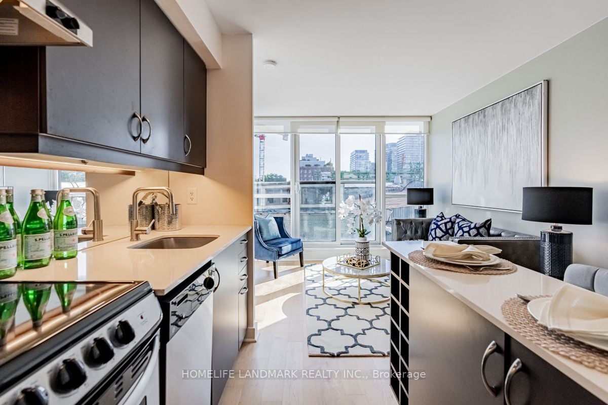 320 Richmond St E, #317