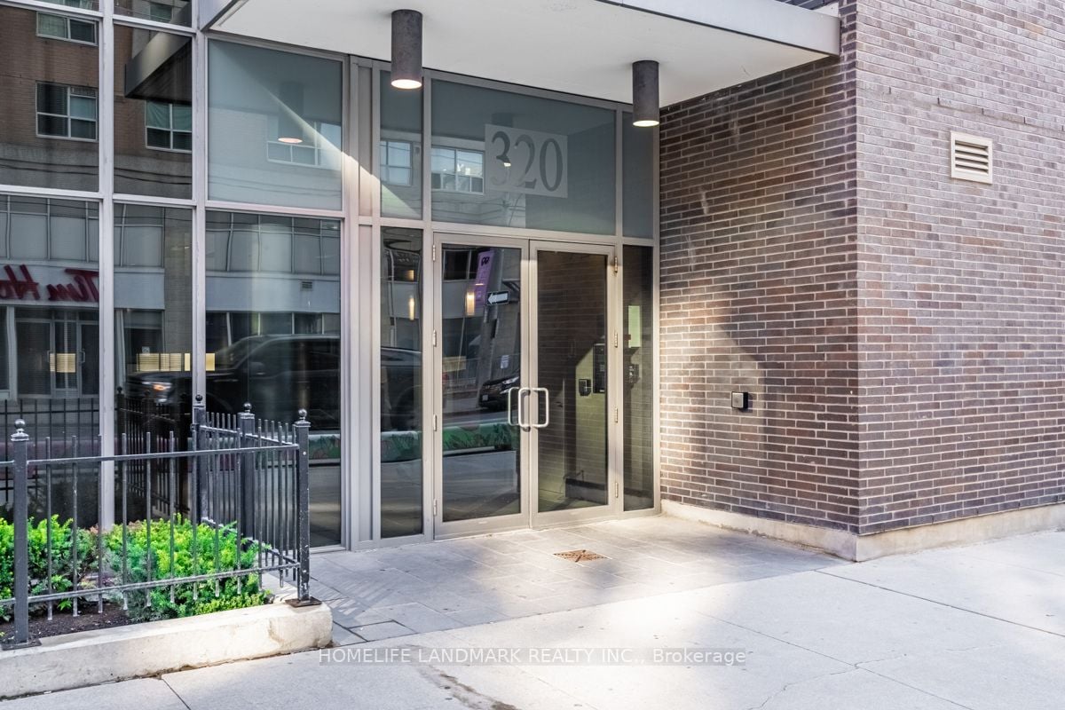 320 Richmond St E, #317