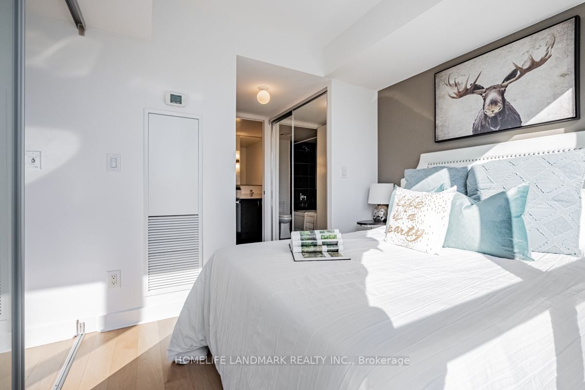 320 Richmond St E, #317