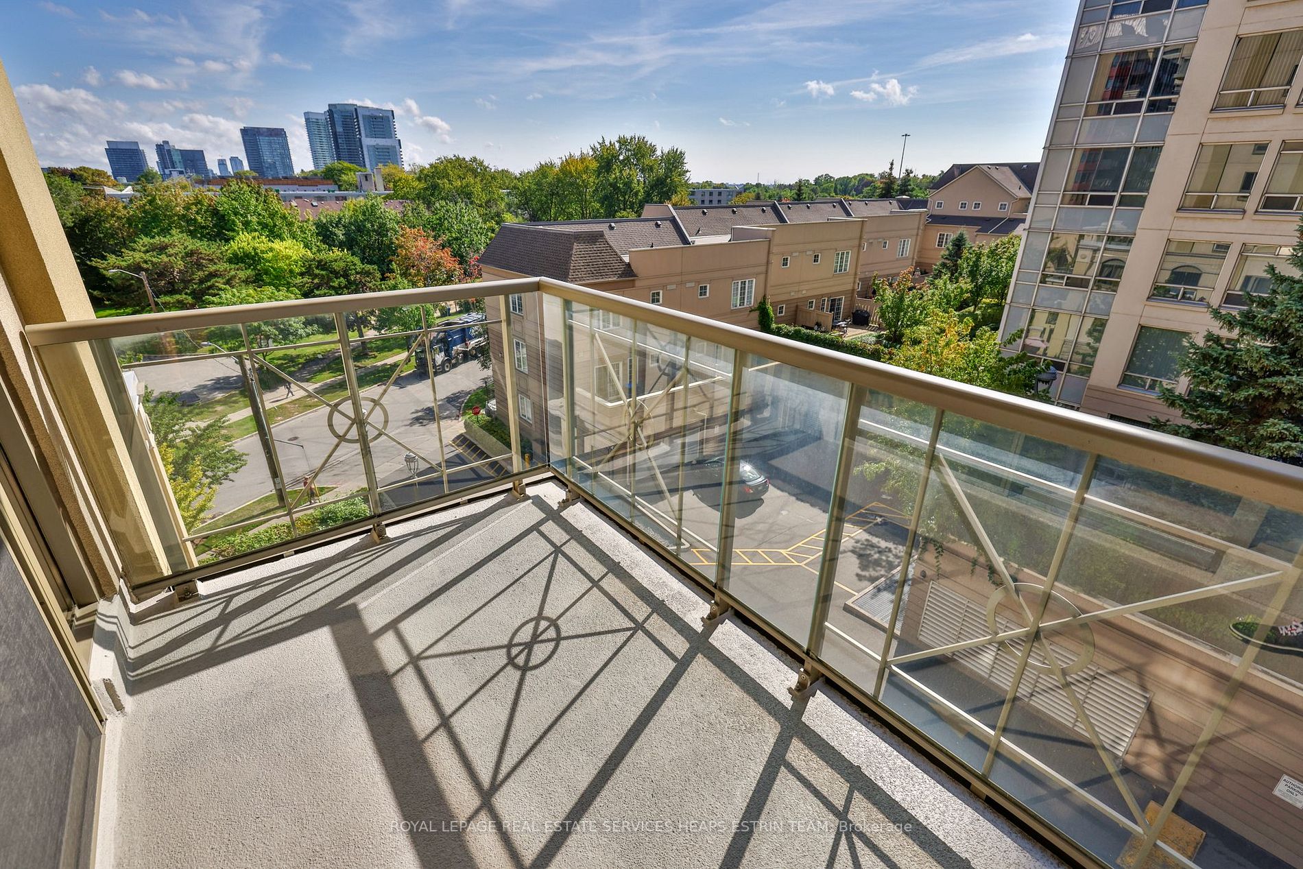 12 Rean Dr, #511