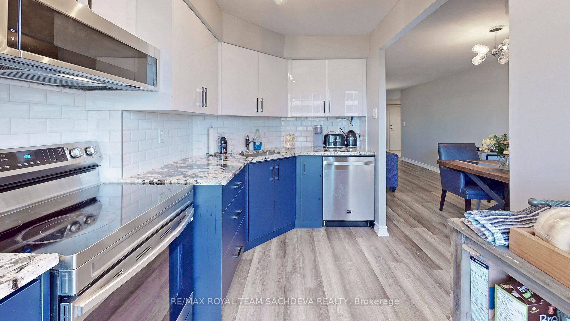 2 Rean Dr, #1208