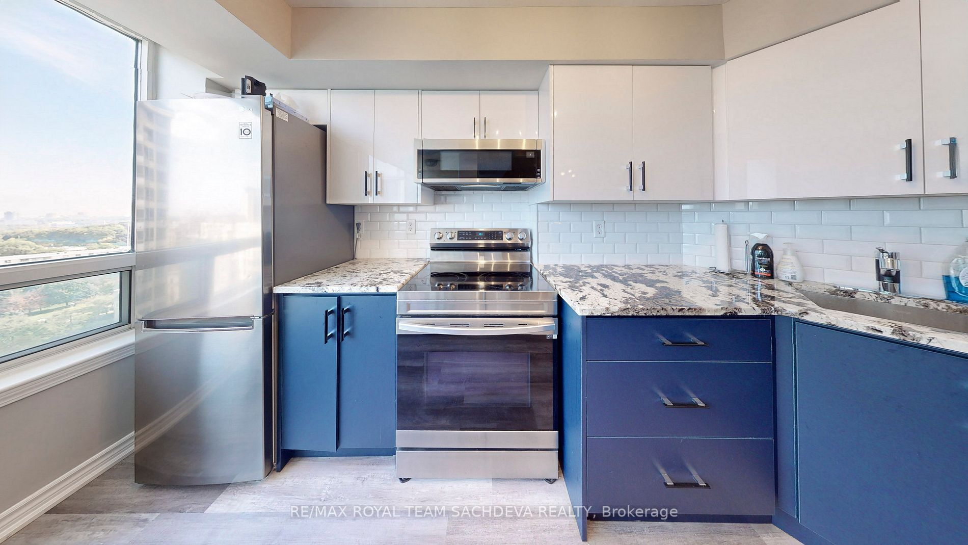 2 Rean Dr, #1208