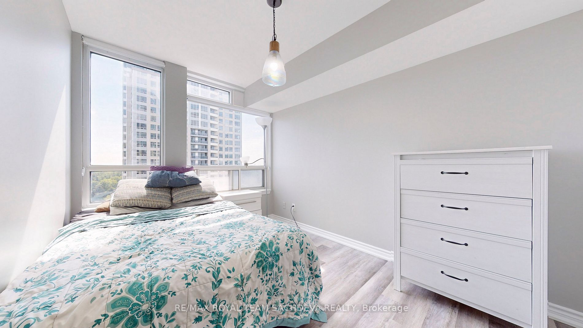 2 Rean Dr, #1208