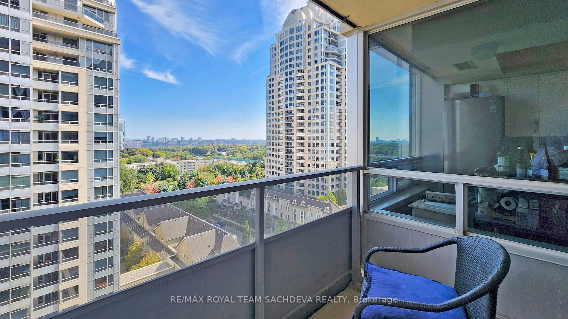 2 Rean Dr, #1208
