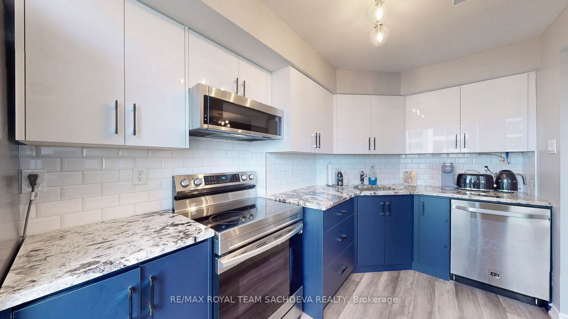 2 Rean Dr, #1208