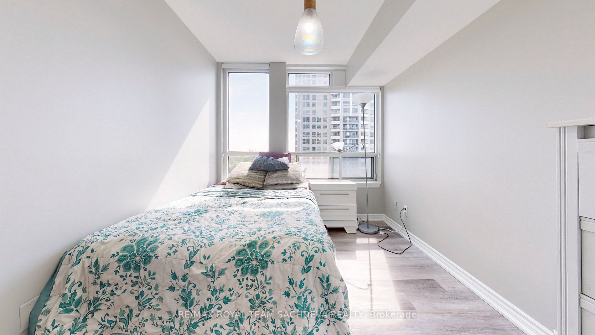 2 Rean Dr, #1208