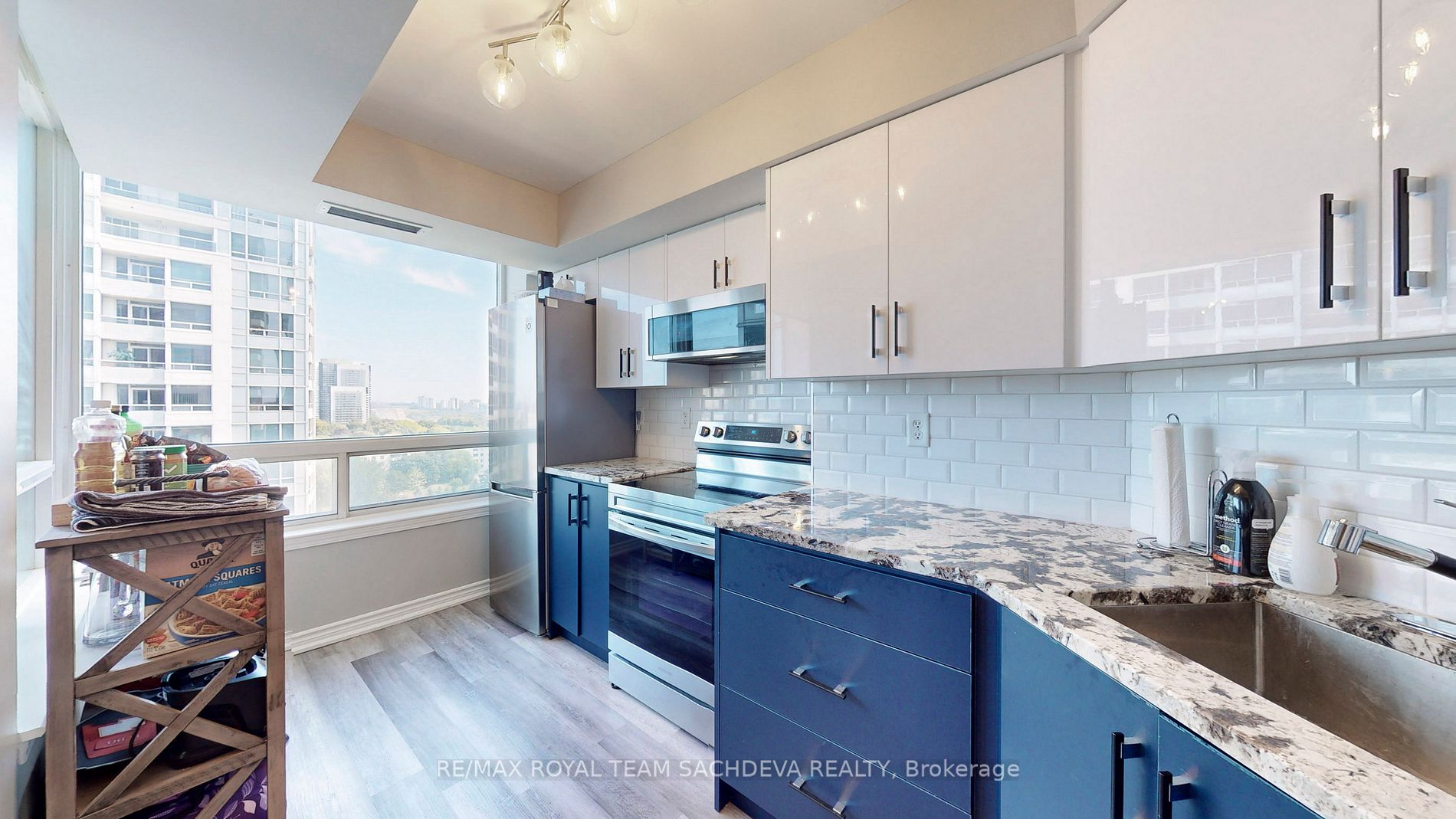 2 Rean Dr, #1208