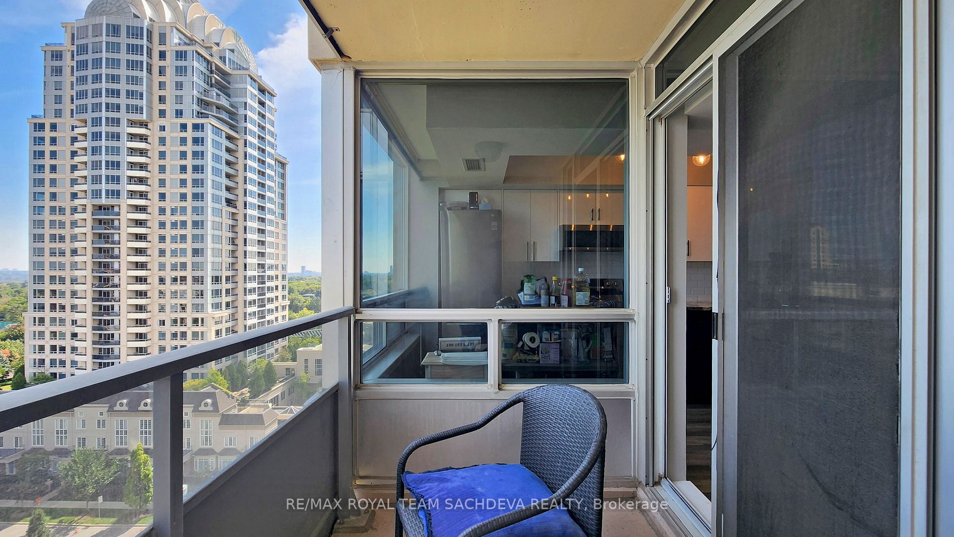 2 Rean Dr, #1208