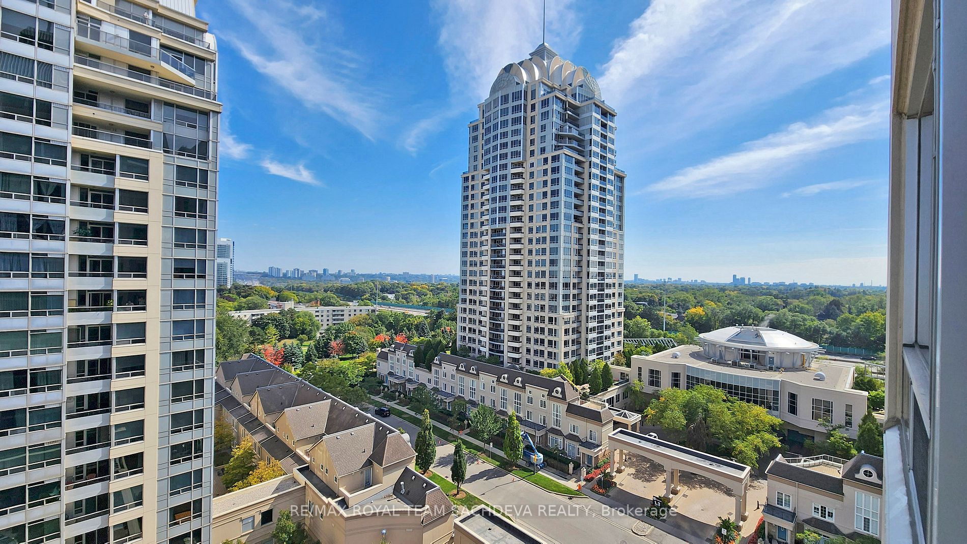 2 Rean Dr, #1208
