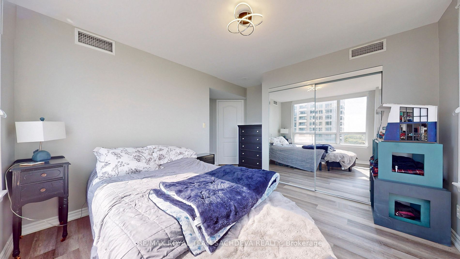 2 Rean Dr, #1208