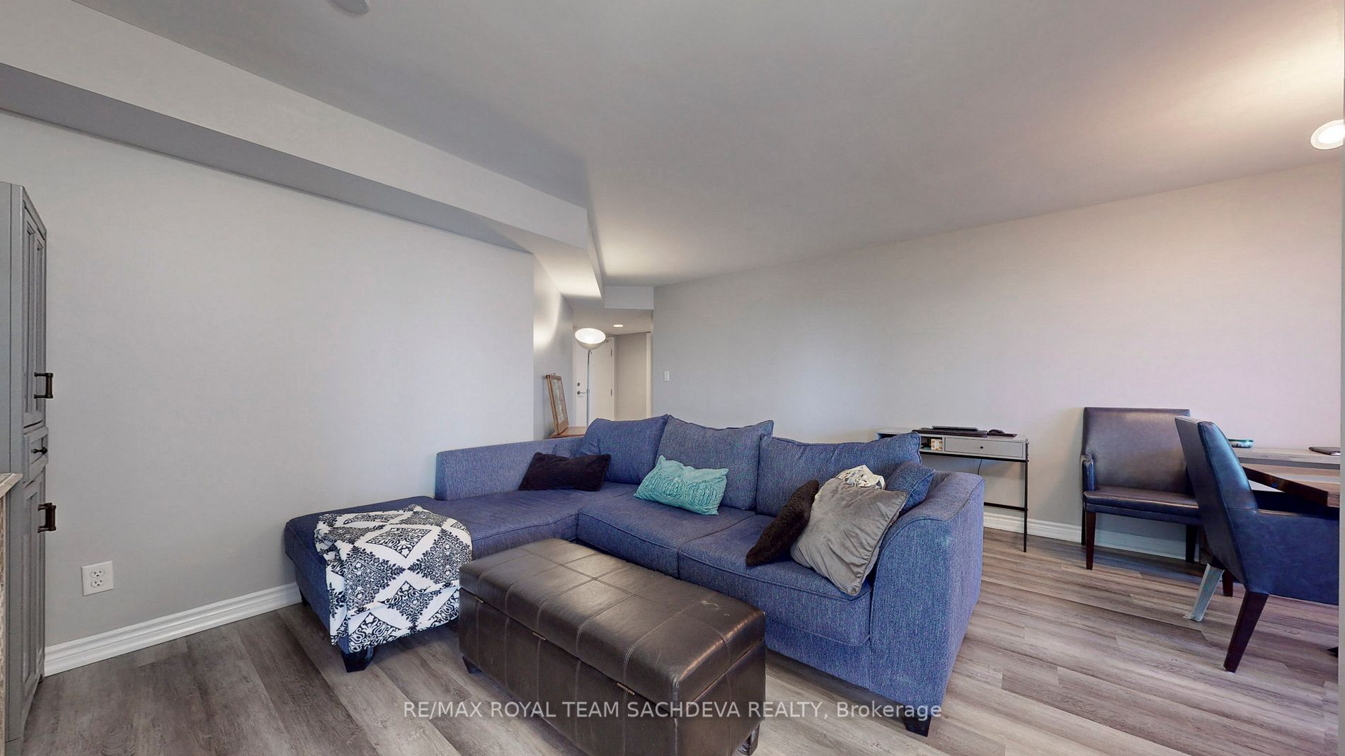 2 Rean Dr, #1208