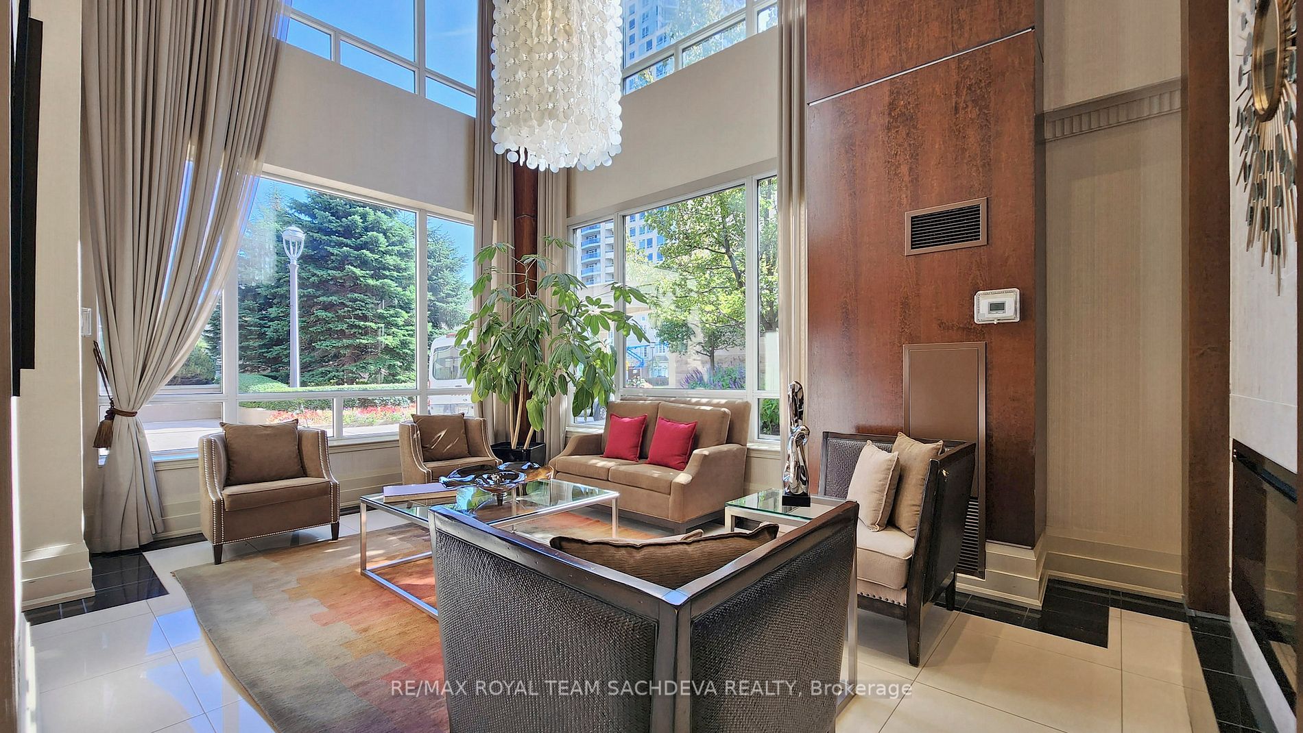 2 Rean Dr, #1208