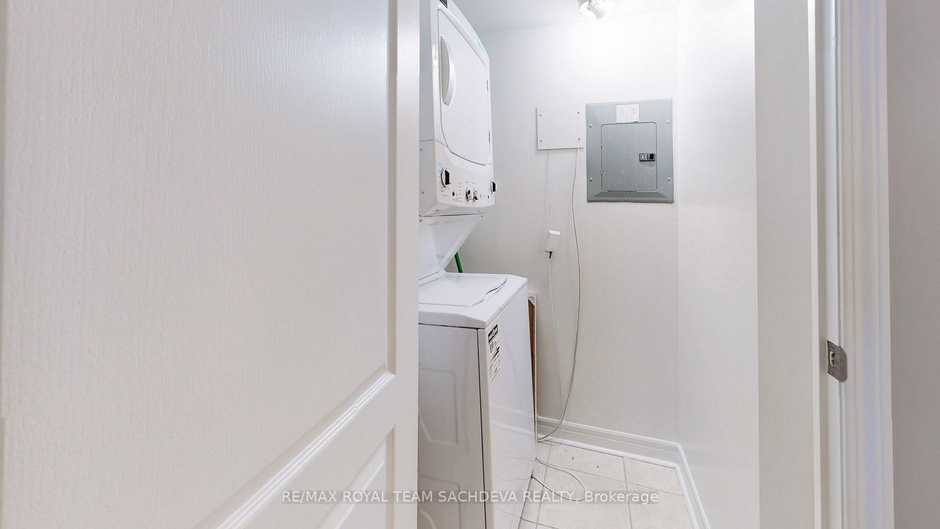 2 Rean Dr, #1208