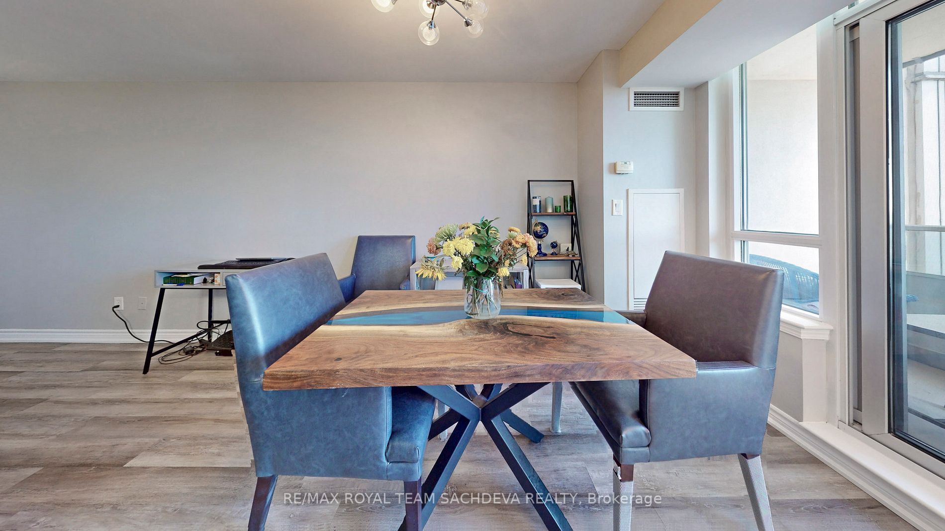 2 Rean Dr, #1208