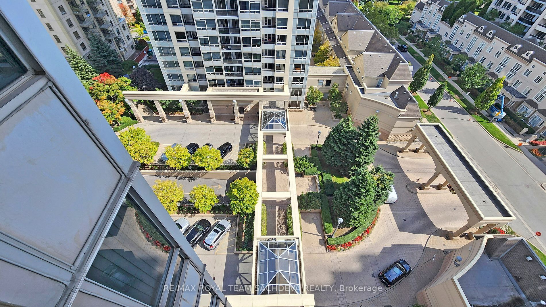 2 Rean Dr, #1208
