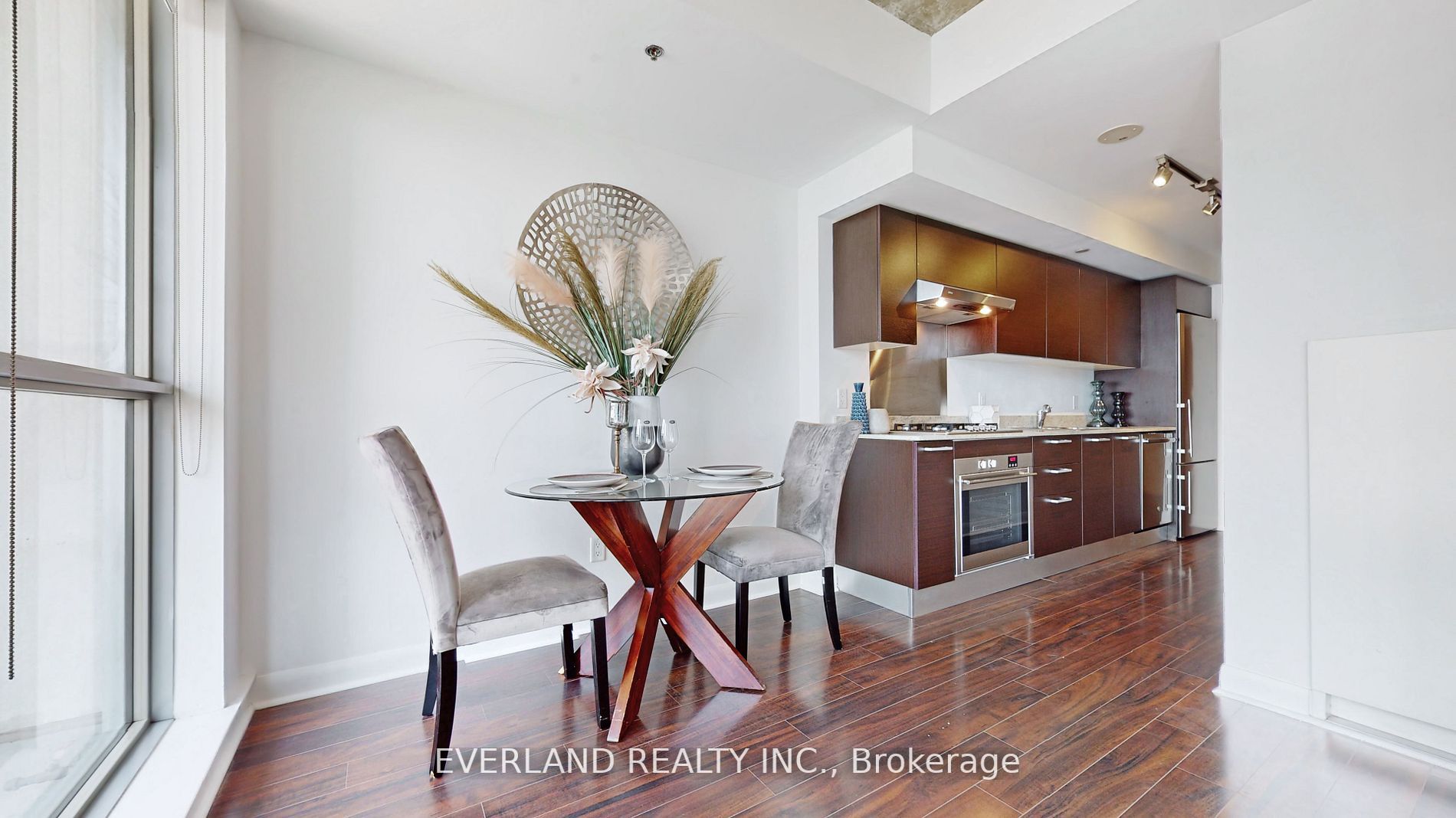 375 King St W, #2408