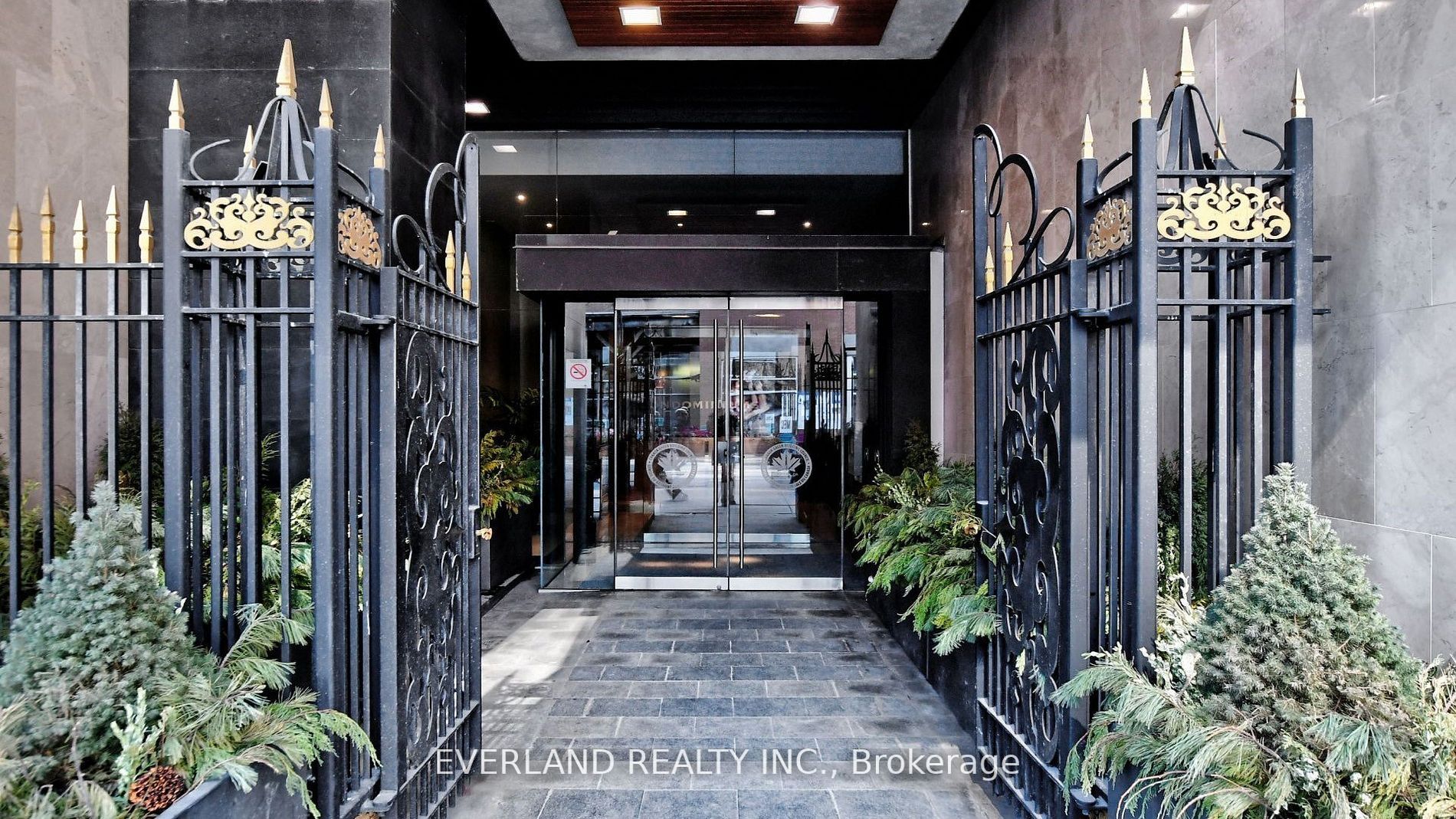375 King St W, #2408