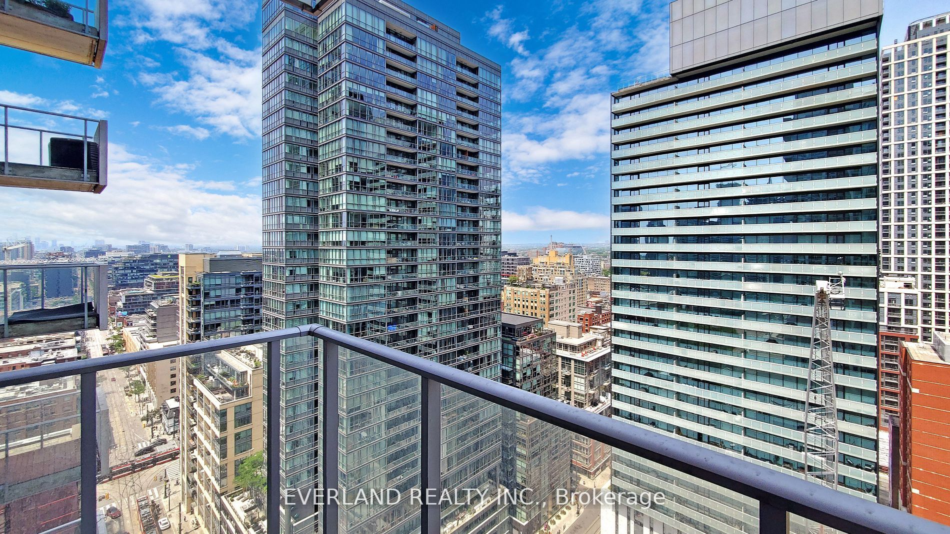375 King St W, #2408