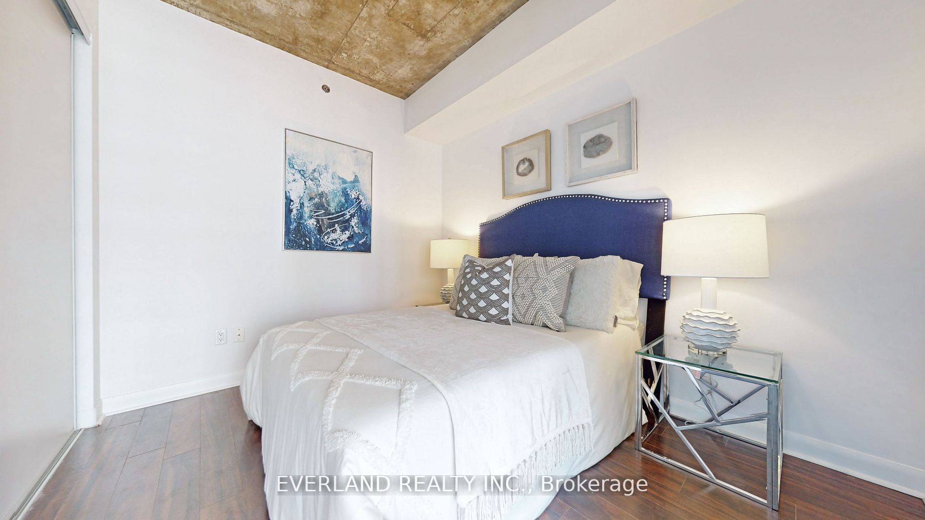 375 King St W, #2408