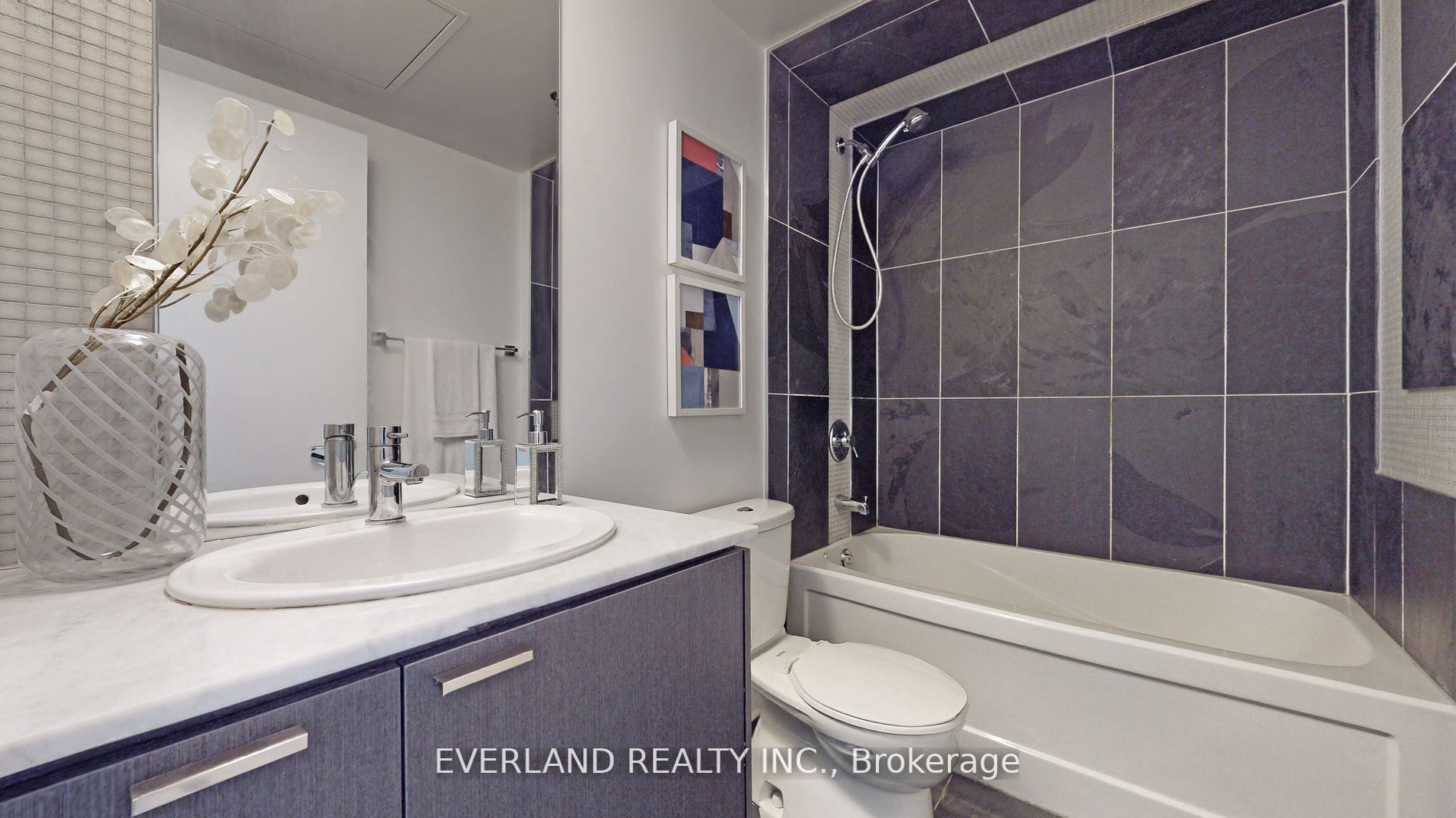 375 King St W, #2408