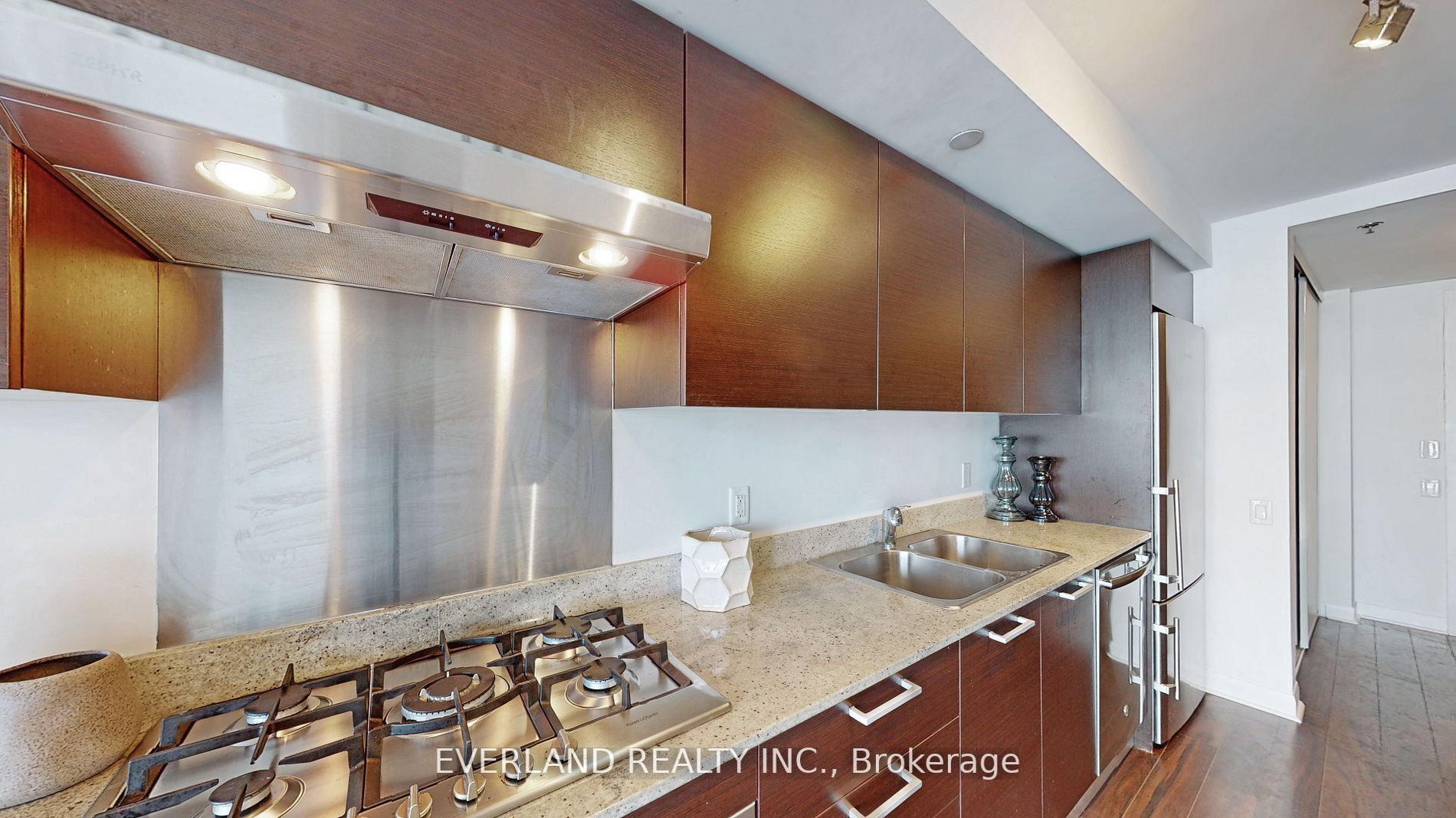 375 King St W, #2408