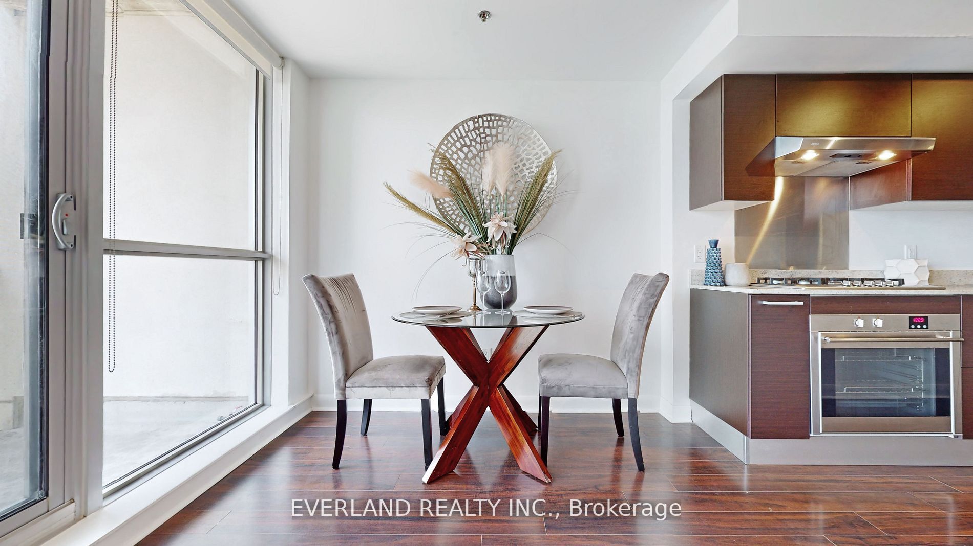 375 King St W, #2408