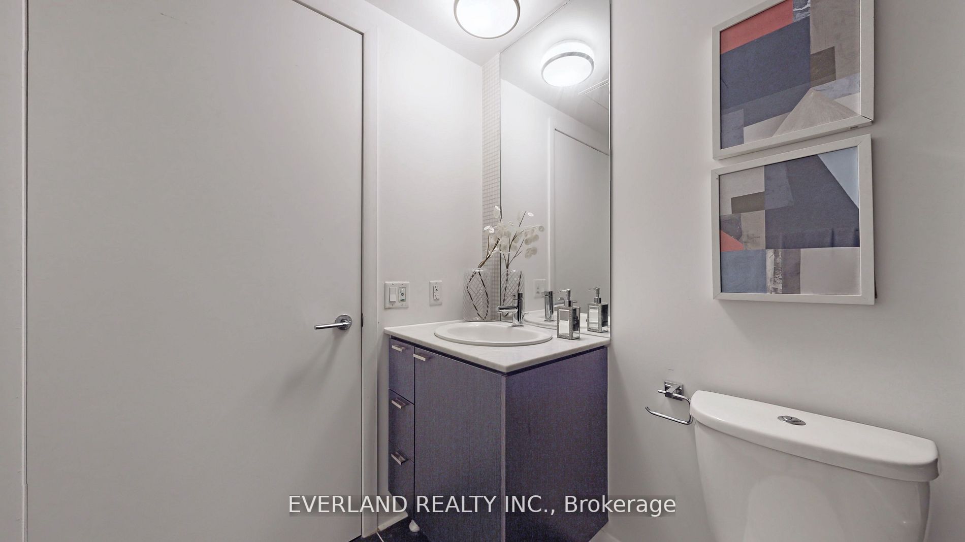 375 King St W, #2408
