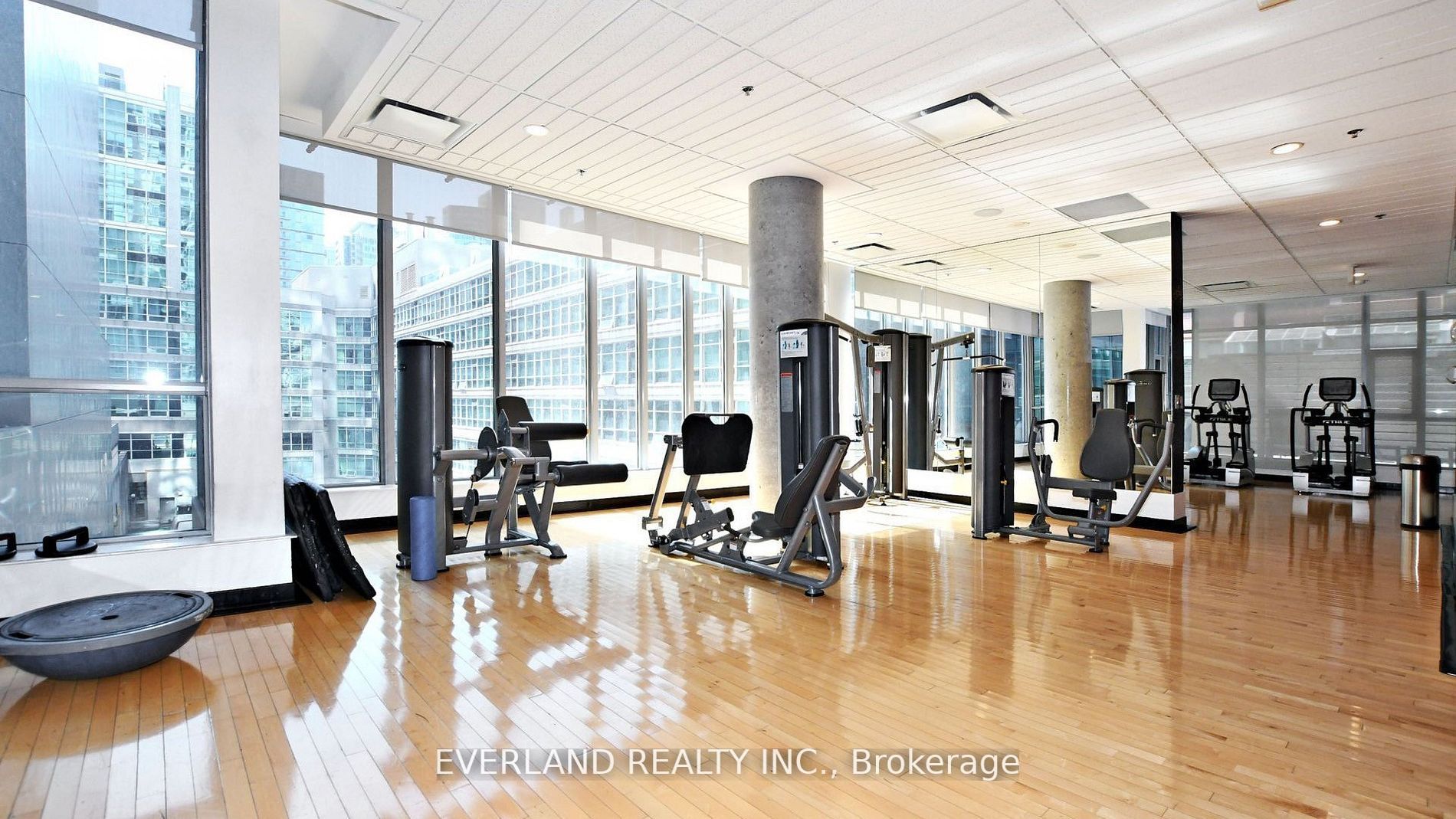 375 King St W, #2408