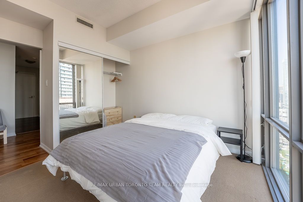 38 Grenville Street, #3207