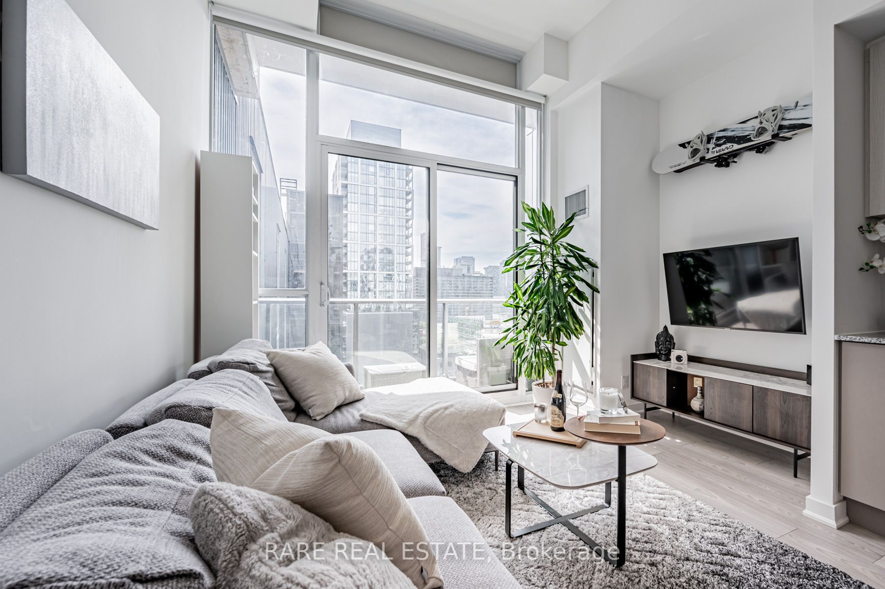 120 Parliament St, #1017