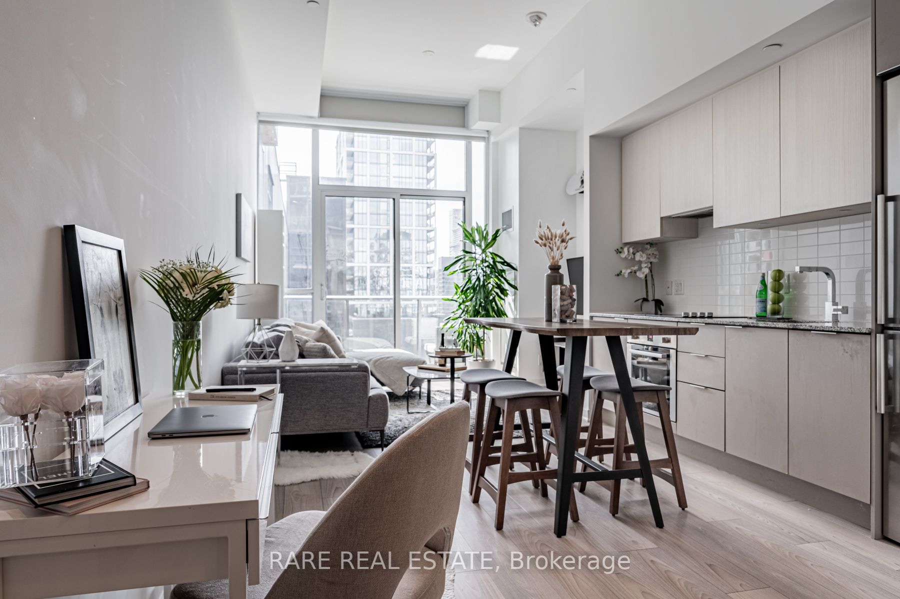 120 Parliament St, #1017